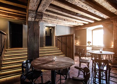 Žlutá ponorka - Poetic Cocktail Bar