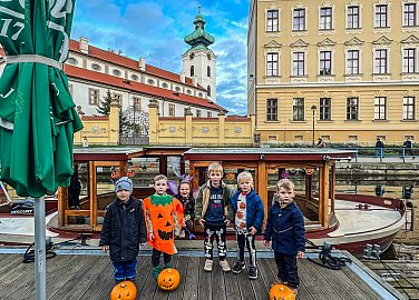 5485CE49 9ADE 4A4E 8FE5 E59695BB6C51