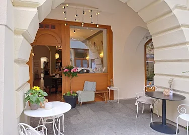 La cukrárna. Sněz mě