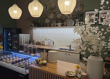 La cukrárna. Sněz mě