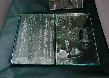 Lesařová Roubéčková Michaela foto Anna Pleslová Sympozium ryteho skla vystava 21 web