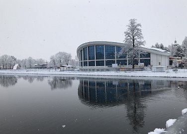 Plavecký stadion s letní plovárnou