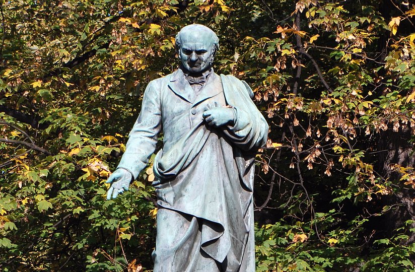 Vojtěch (Adalbert) Lanna statue