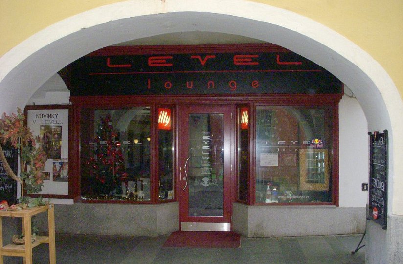 Level Lounge Club