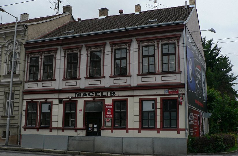 Macelis Restaurant and Guesthouse