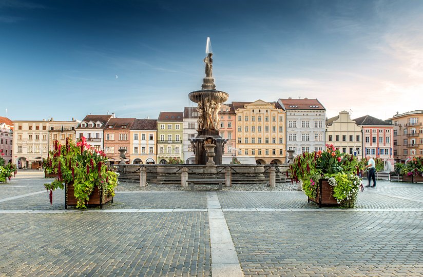 Reparatur des Samson-Brunnens am Přemysl Otakar II. Platz