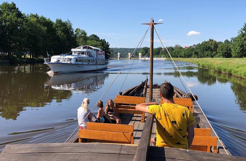 Lodě na vltavské vodě