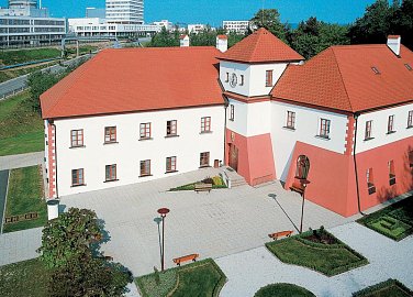 Infozentrum beim Kraftwerk Temelín – Schloss Vysoký Hrádek